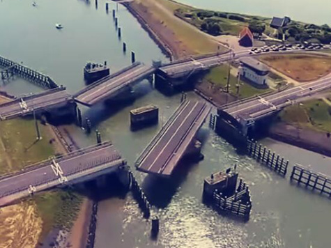 一眼以為是橋從中間斷開，再看一眼原來是設計師用心良苦